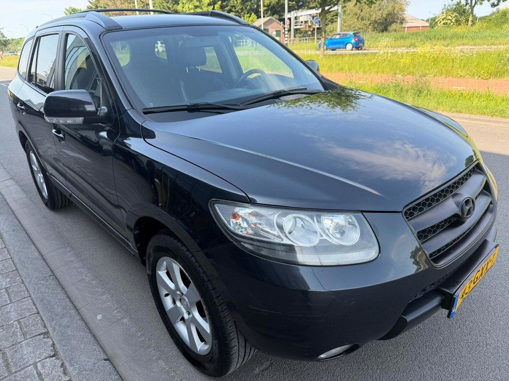 Hyundai Santa Fe 2.7i V6 Dynamic Black Premium, Auto's, Hyundai, Voorwielaandrijving, Santa Fe, Gebruikt, 2000 kg