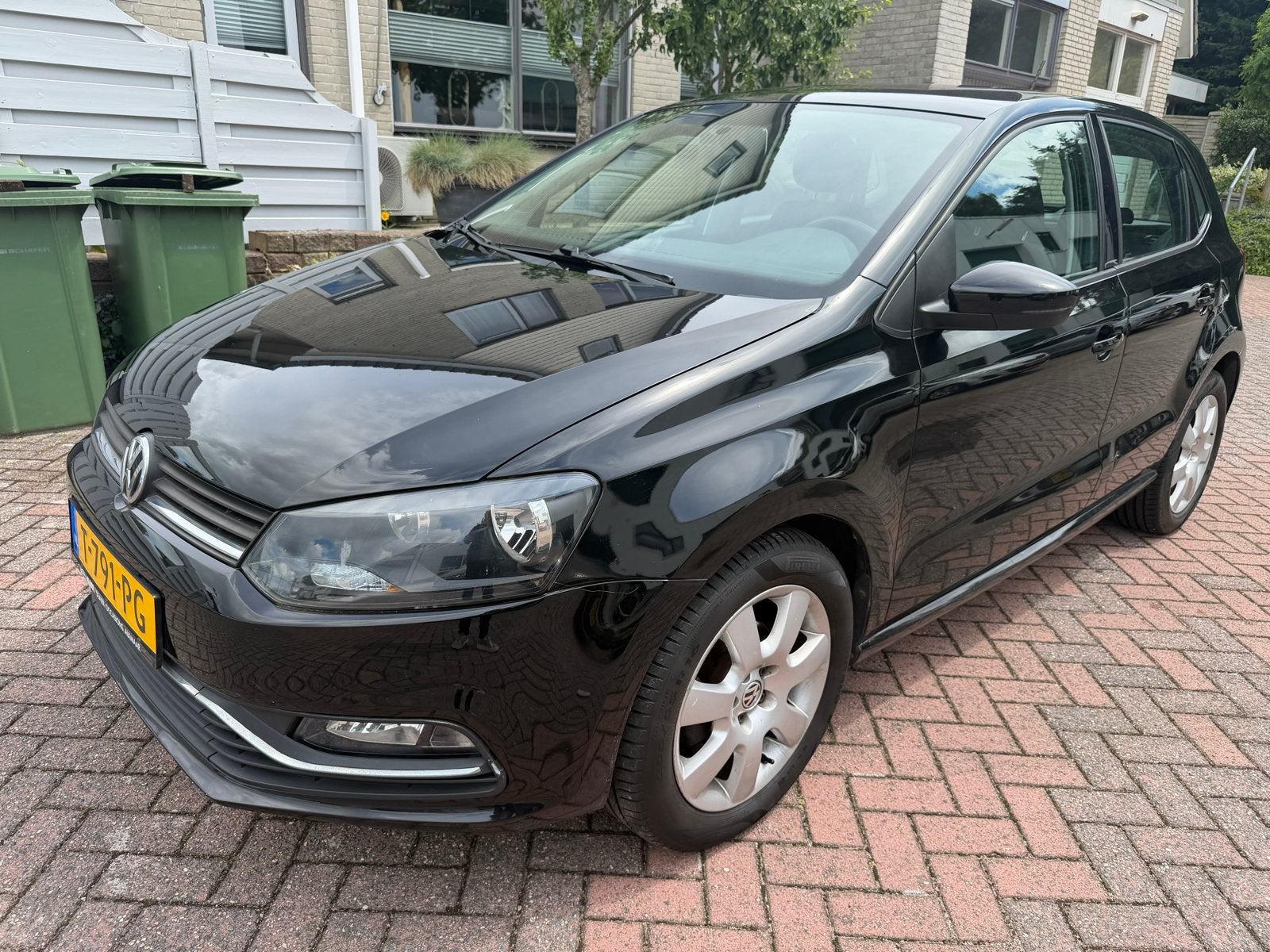 Volkswagen Polo 2015/ CRUISE/ AIRCO, Auto's, 40 €/maand, Zwart, Particulier, Geïmporteerd