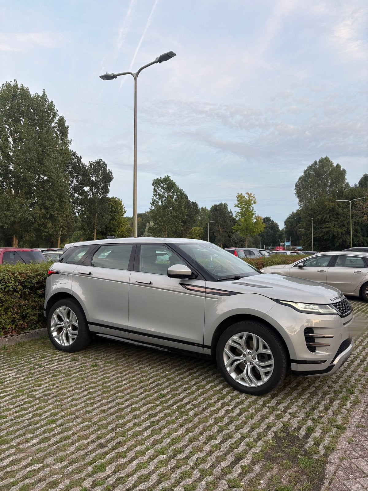 Land Rover Range Rover Evoque D150 150pk AWD Aut 2019 Grijs, Auto's, Automaat, 4 cilinders, 2000 kg, 1848 kg