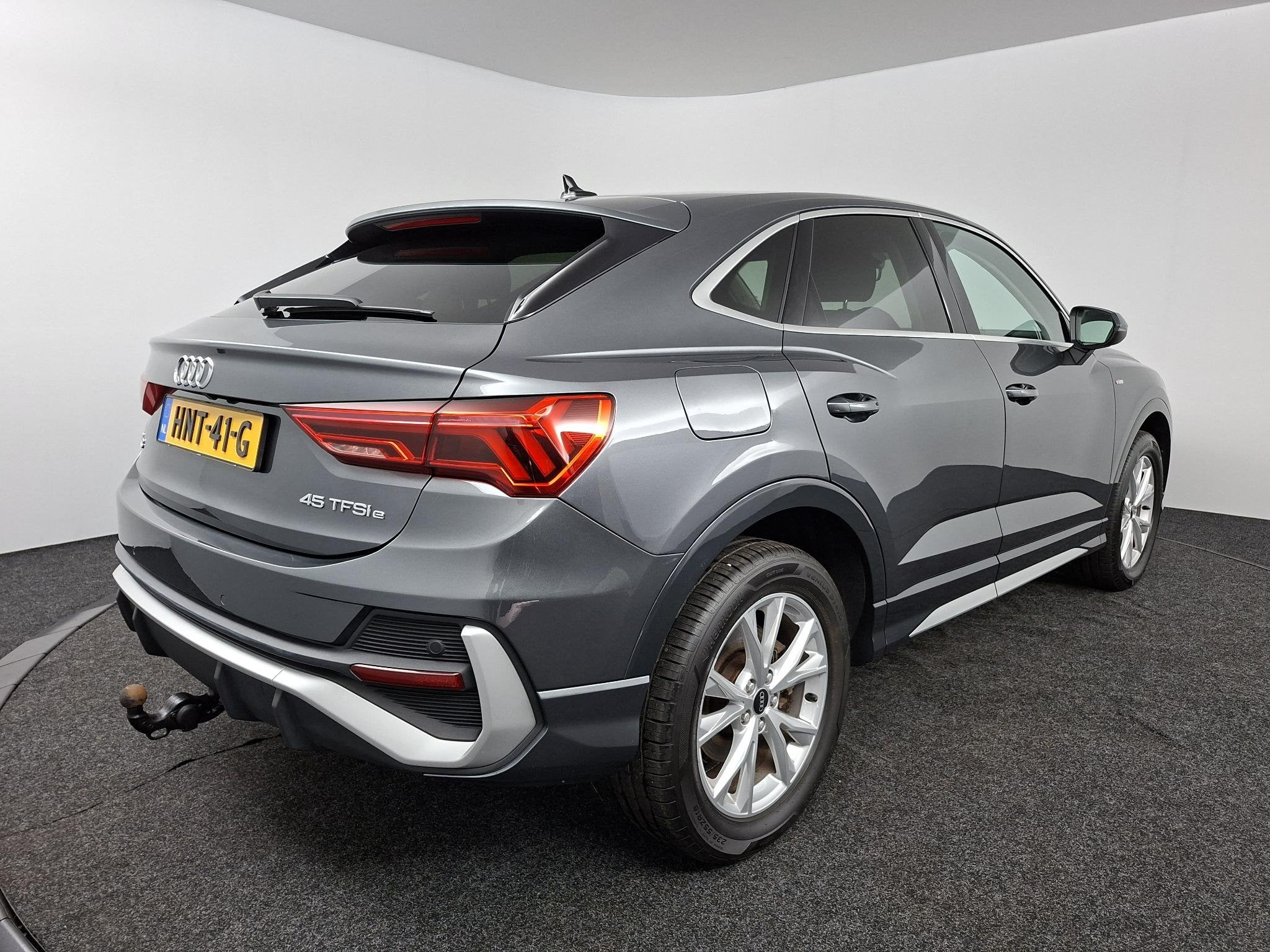 Audi Q3 Sportback 45 TFSI e S Edition | Camera | Trekhaak |, Auto's, Audi, Gebruikt, Met garantie (alle), Leder en Stof, Hybride Elektrisch/Benzine