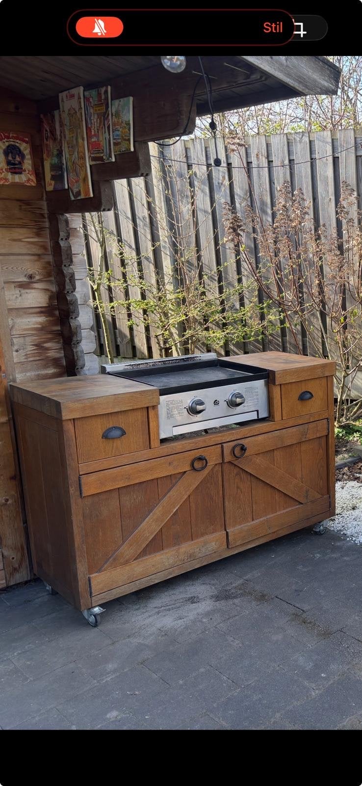 Houten buitenkeuken met ingebouwde bakplaat, Ophalen, Gebruikt