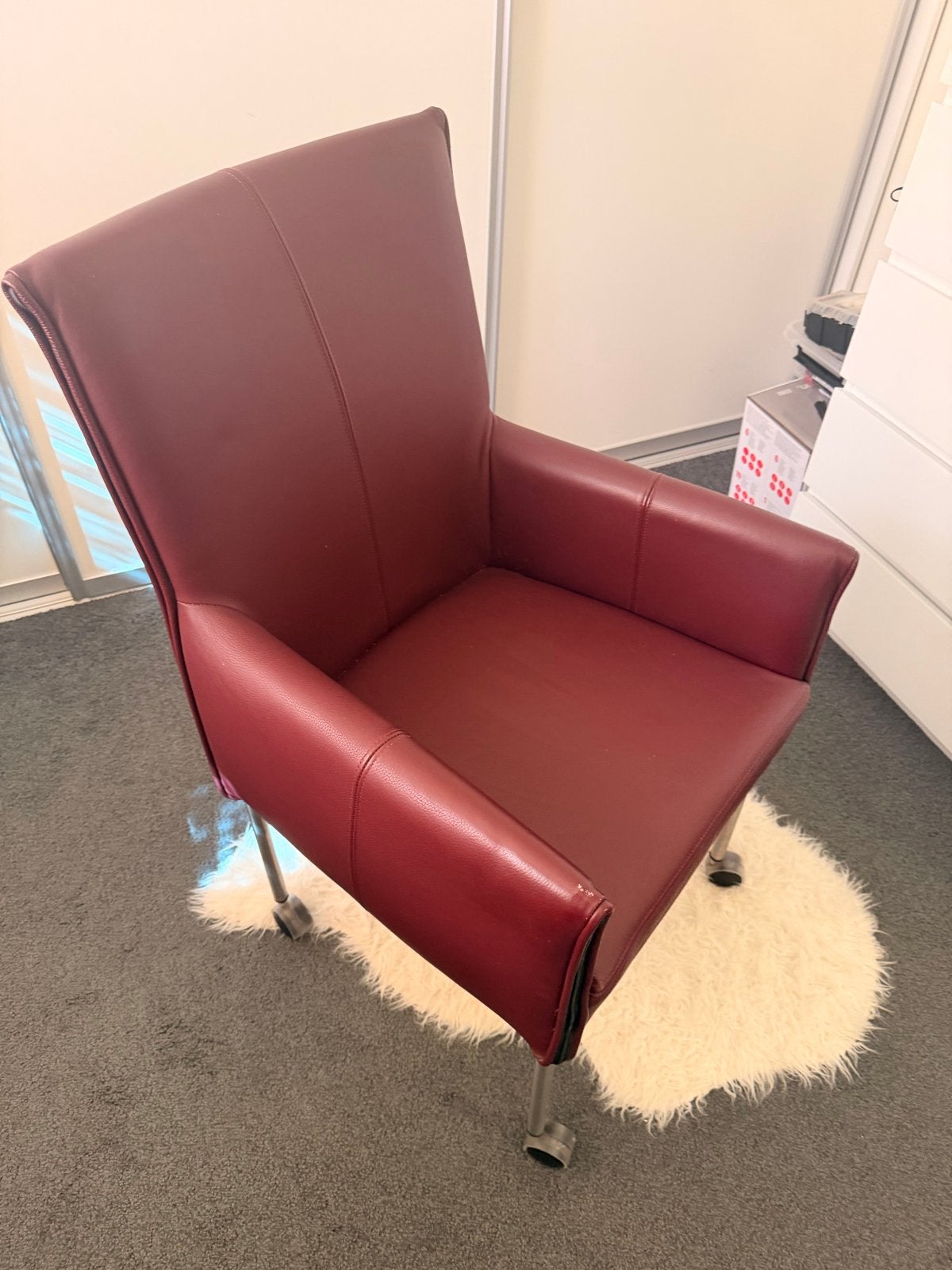 Gratisss Eethoekstoelen, 4 stuks, bordeauxrode met wieltjes., Huis en Inrichting, Stoelen, Ophalen, Gebruikt, Overige kleuren