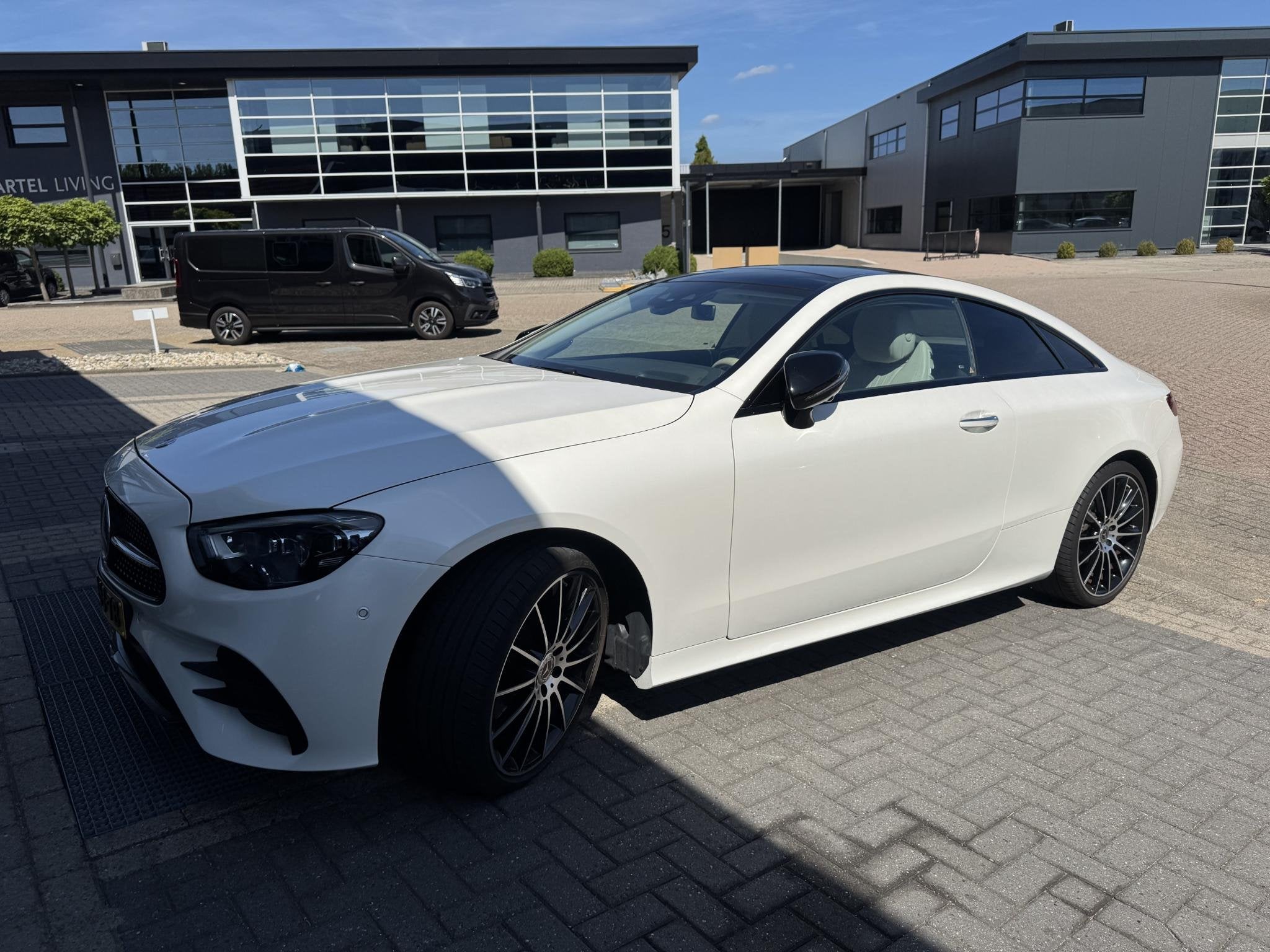 Mercedes-Benz E-klasse Coupé 200 AMG NIGHT PANO/BURMESTER/H, Auto's, Mercedes-Benz, Automaat, Achterwielaandrijving, 4 cilinders