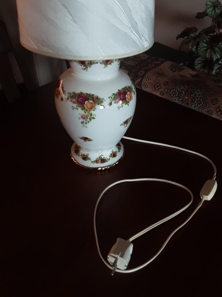 Royal Albert Schemerlamp Old Country Rose, Antiek en Kunst, Antiek | Servies los, Ophalen of Verzenden