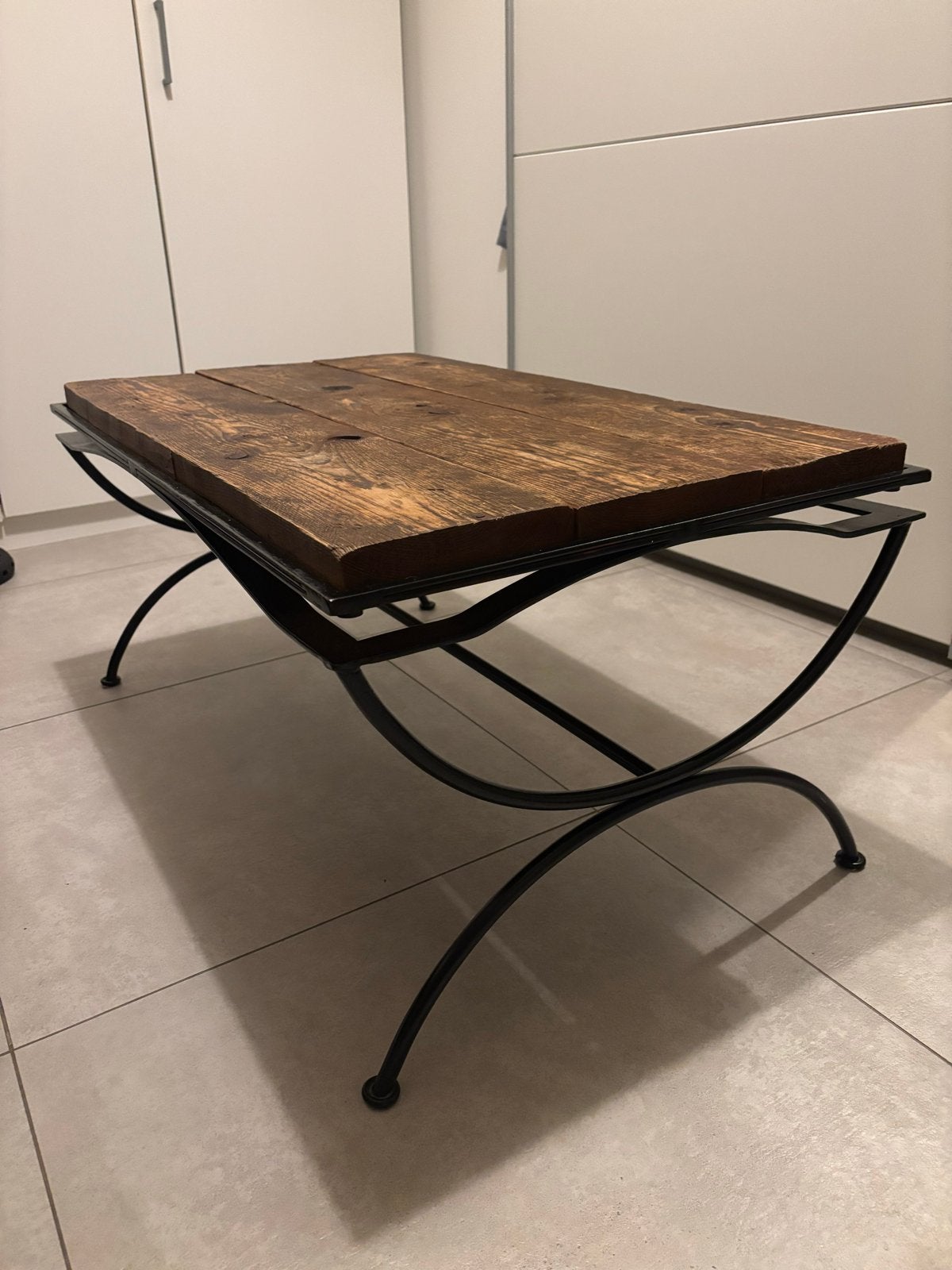Salontafel ijzer met hout - Ophalen in Dilsen-Stokkem, Huis en Inrichting, Tafels | Salontafels, Ophalen, Gebruikt, 50 tot 100 cm