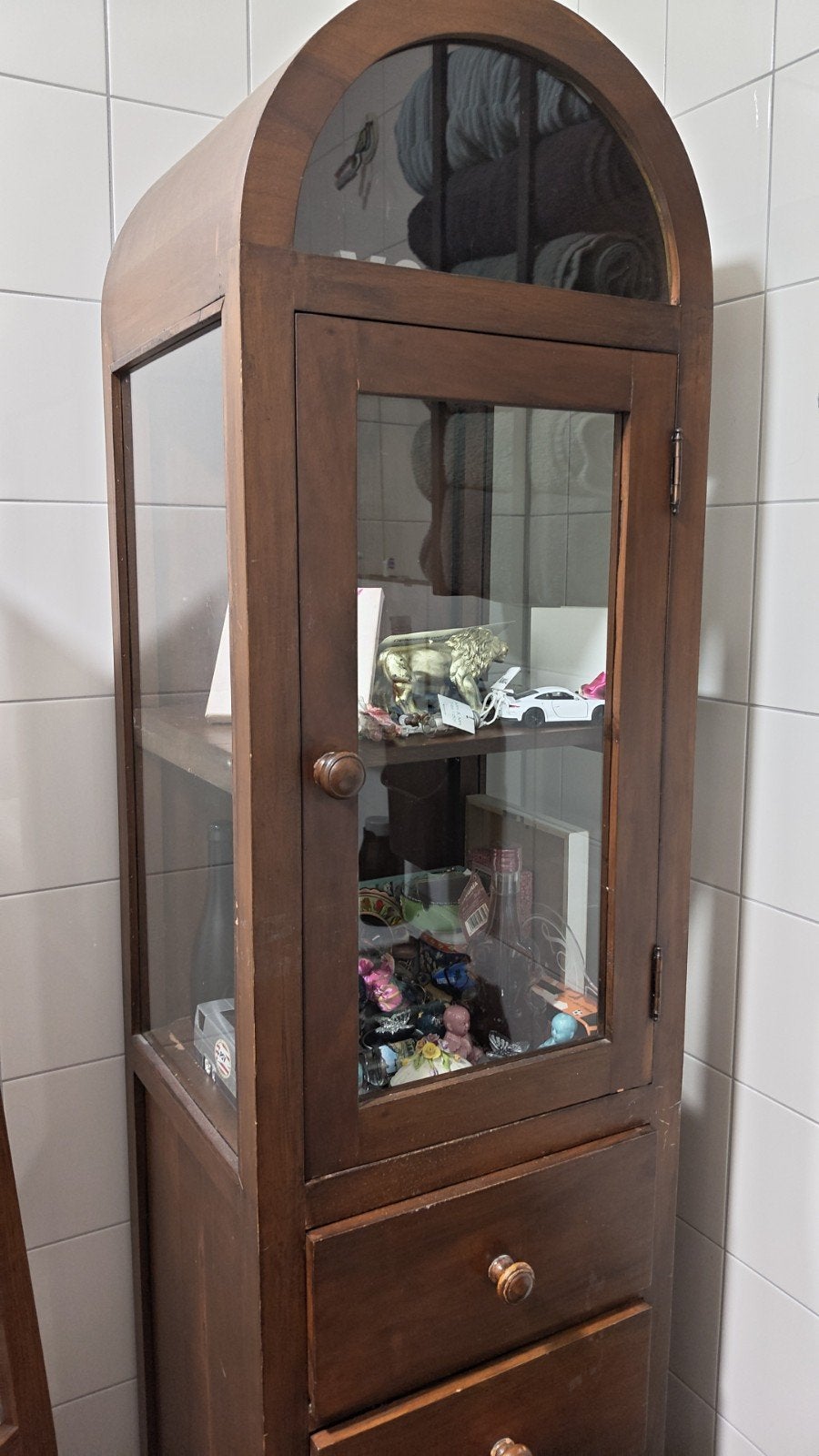 Vintage houten vitrinekast met lades, Antiek en Kunst, Ophalen