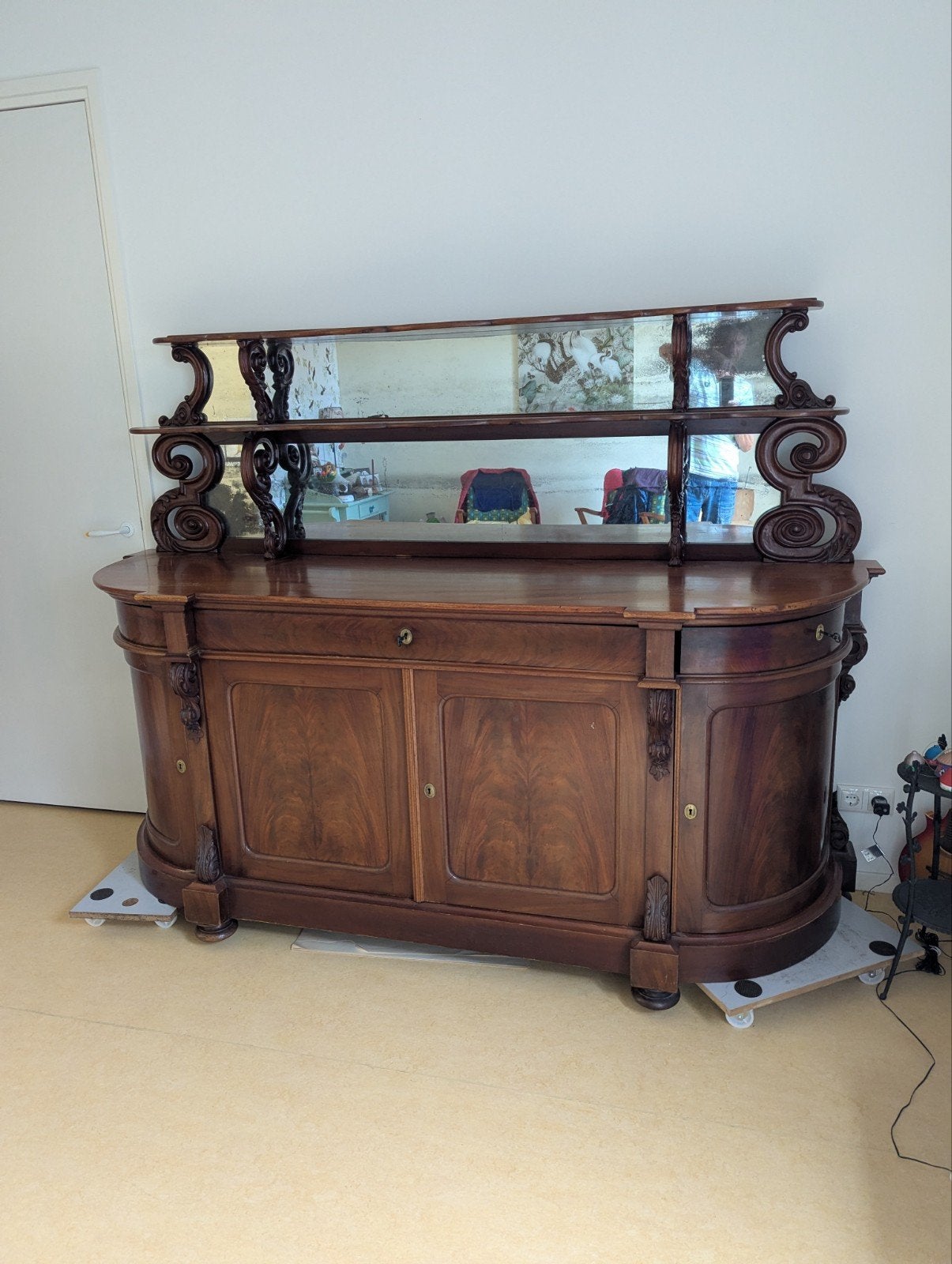 Antiek dressoir met spiegelopbouw, Ophalen