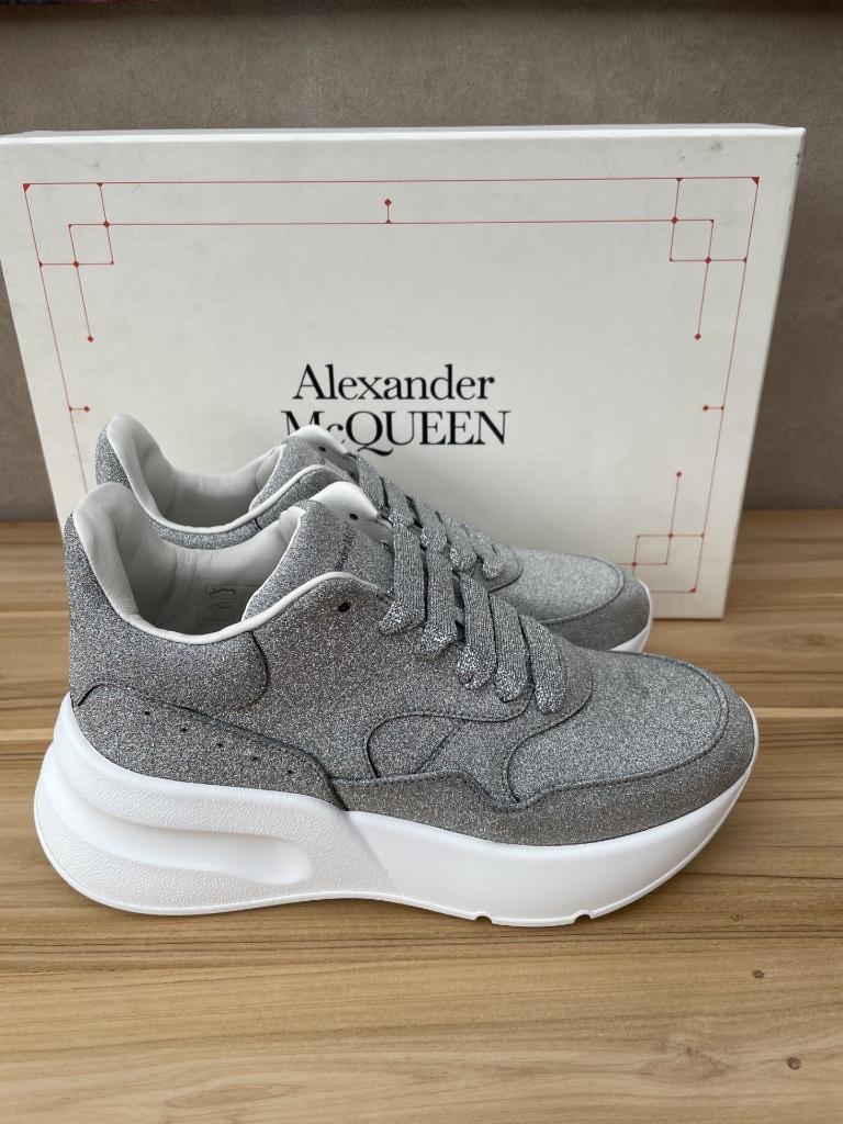 Alexander McQueen Nieuw ** Van 550 voor 200 euro !!, Overige kleuren, Nieuw, Ophalen of Verzenden, Sneakers of Gympen