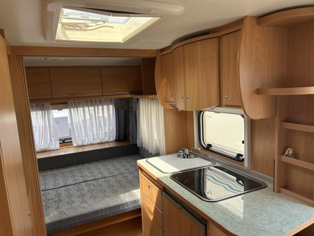 Bürstner Ventana 465 TS RONDZIT VAST BED VOORTENT, Weststraße 33 77694 Kehl, Duitsland, Rondzit, Bürstner GmbH & Co. KG, Info@buerstner.com