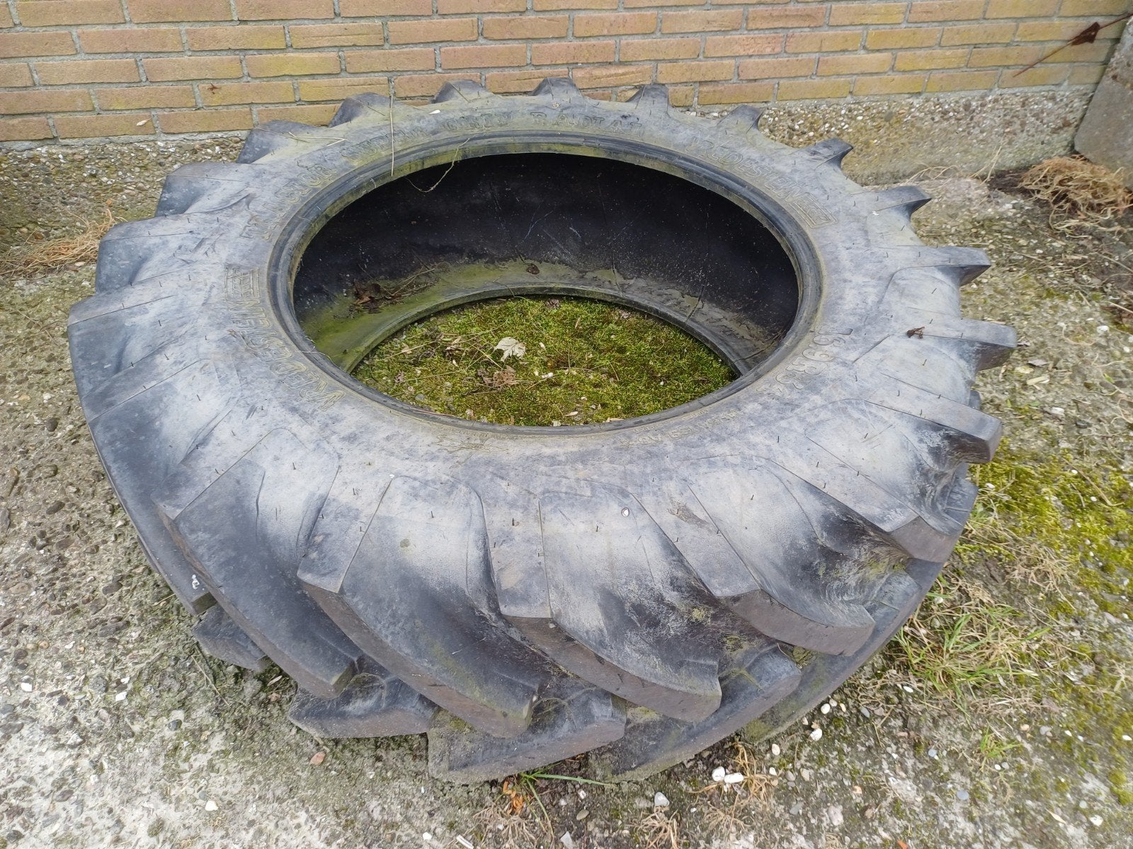 Grote tractorband ideaal als zandbak te gebruiken, Ophalen