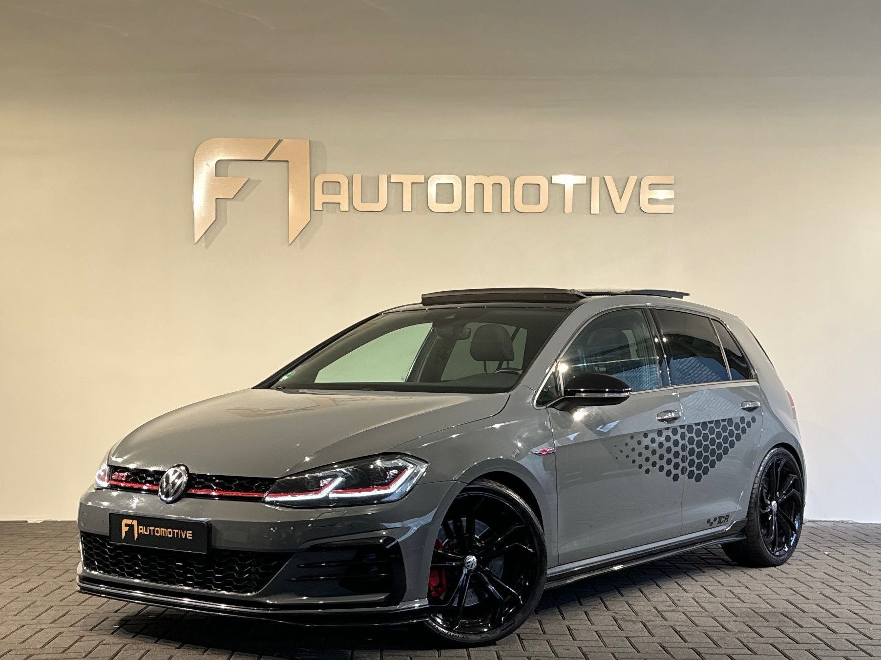 Volkswagen GOLF 2.0 TSI GTI TCR Pano|Keyless|DCC|ACC|Camera, 1330 kg, 15 km/l, Gebruikt, 4 cilinders