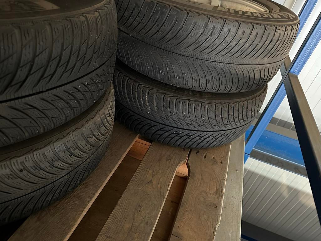 VW T6 Winterset Michelin Winterbanden 235/55 R17, Auto-onderdelen, Banden en Velgen, Ophalen, Banden en Velgen, 17 inch, Winterbanden