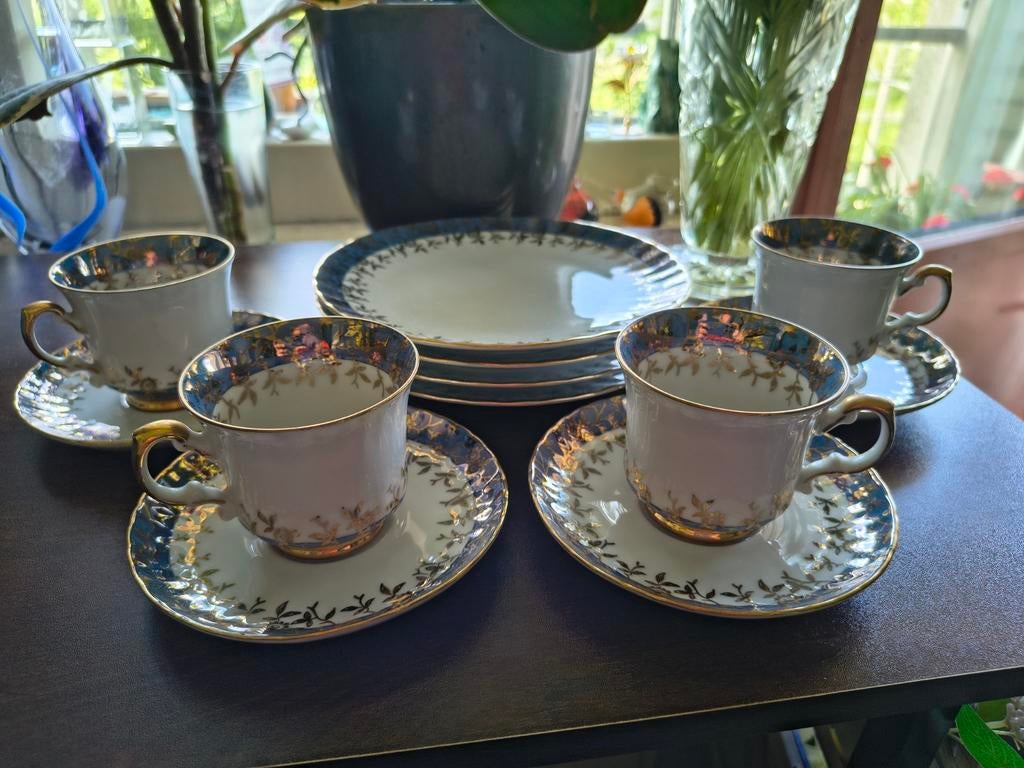 Vintage Servies: 4 Kop en Schotels met 4 Gebaksbordjes, Antiek en Kunst, Ophalen of Verzenden