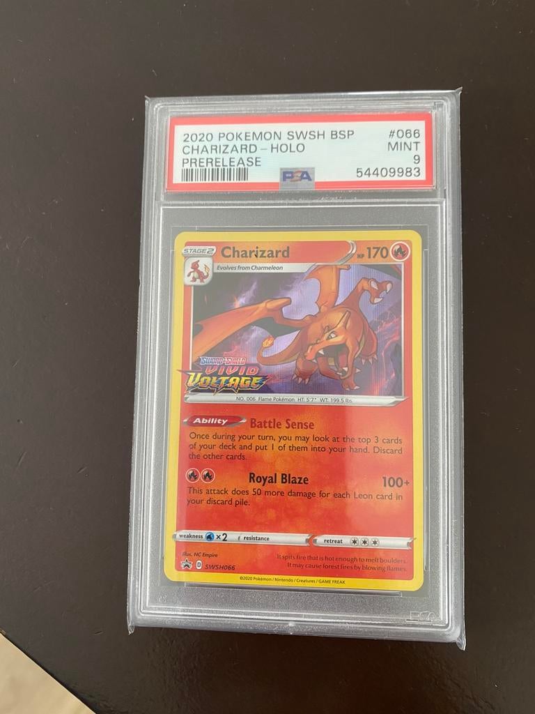 Pokemon - Charizard holo SWSH066 pre release - PSA 9, Hobby en Vrije tijd, Verzamelkaartspellen | Pokémon, Ophalen of Verzenden