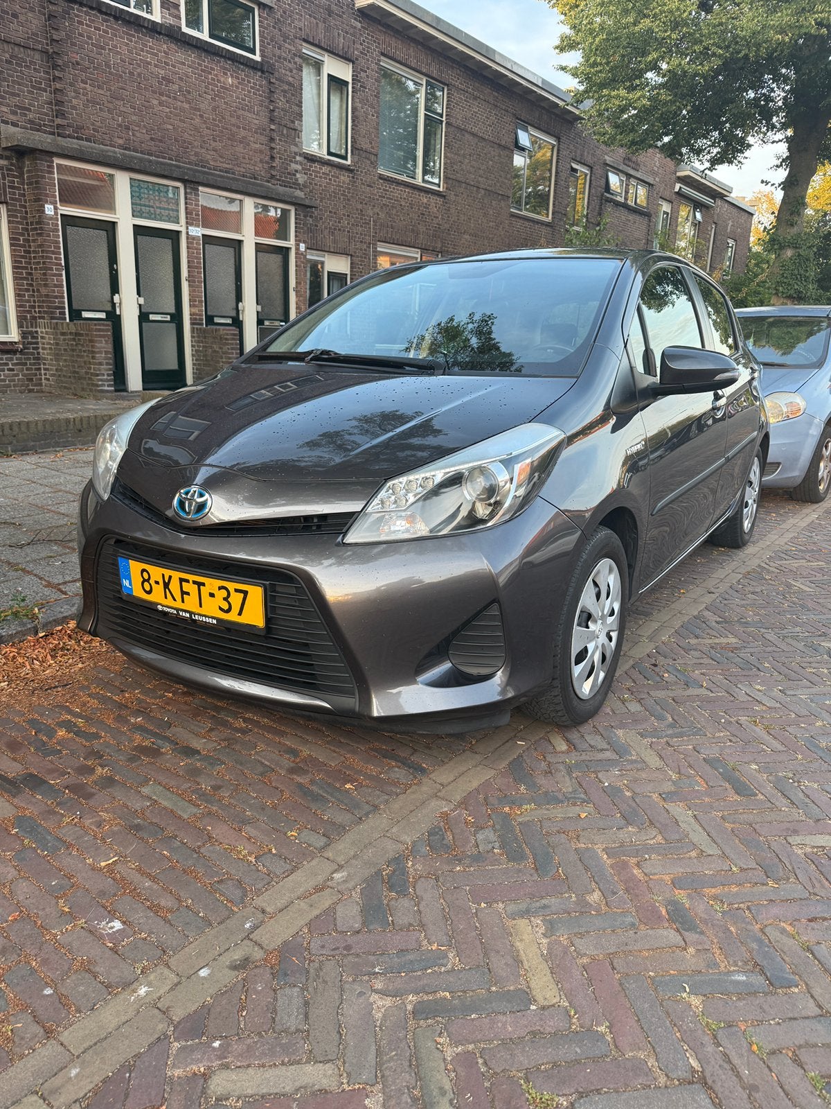 Toyota Yaris 1.5 Full Hybrid CVT 5DR 2013 Grijs, Auto's, 1497 cc, 74 pk, 4 cilinders, 49 €/maand