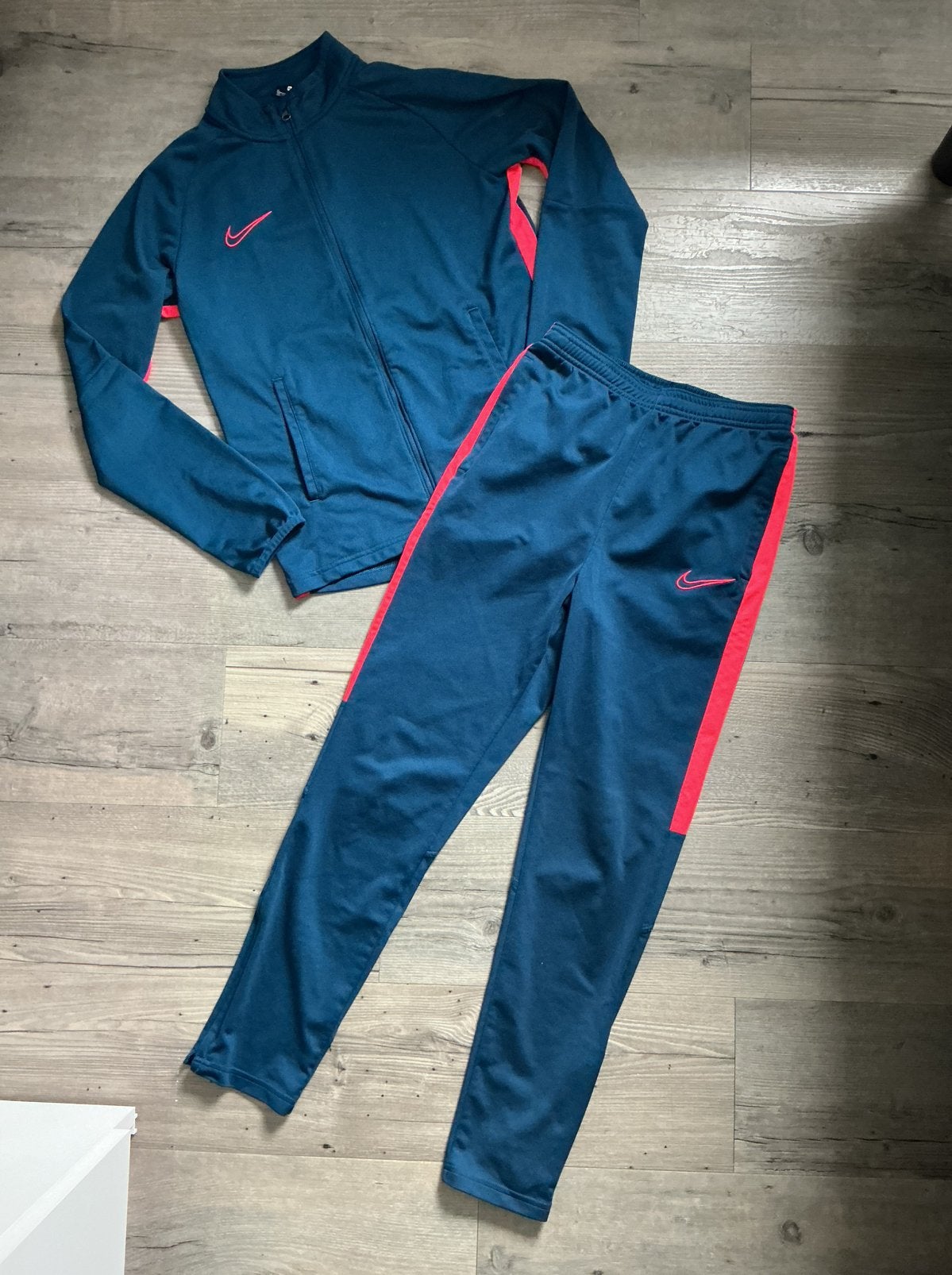 Orgineel Nike trainingspak maat 158-170, Kinderen en Baby's, Kinderkleding | Maat 158, Ophalen of Verzenden, Zo goed als nieuw
