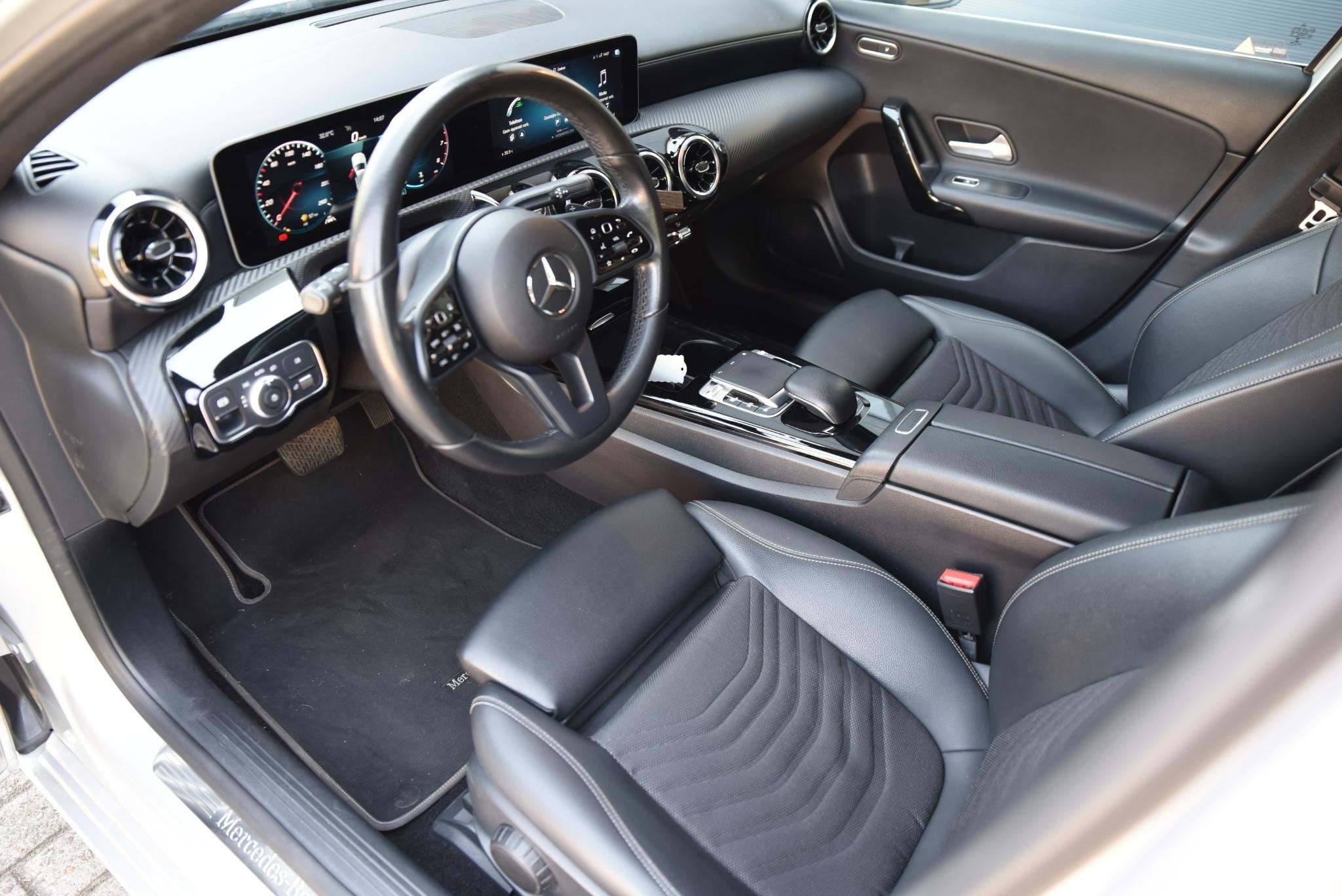Mercedes-Benz A-klasse 180 Business Solution Widescreen - Al, Auto's, 136 pk, Gebruikt, 4 cilinders, Leder en Stof