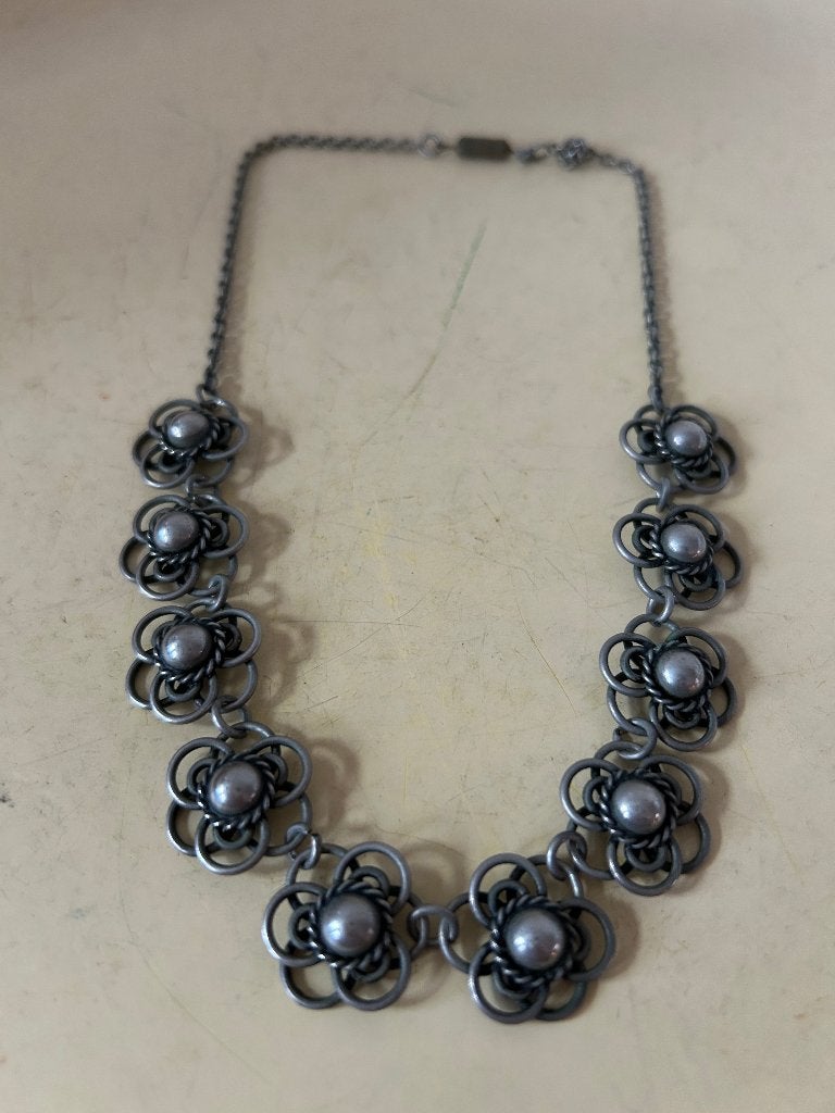 Vintage zilverkleurige ketting met Zeeuwse knopen - 22cm, Ophalen of Verzenden, Zo goed als nieuw, Zilver, Overige materialen