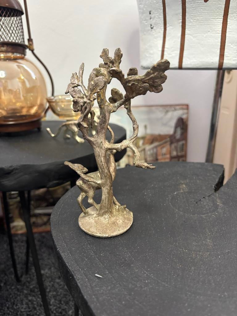 Vintage Metalen Hertenbeeldje onder Boom messing., Antiek en Kunst, Ophalen of Verzenden