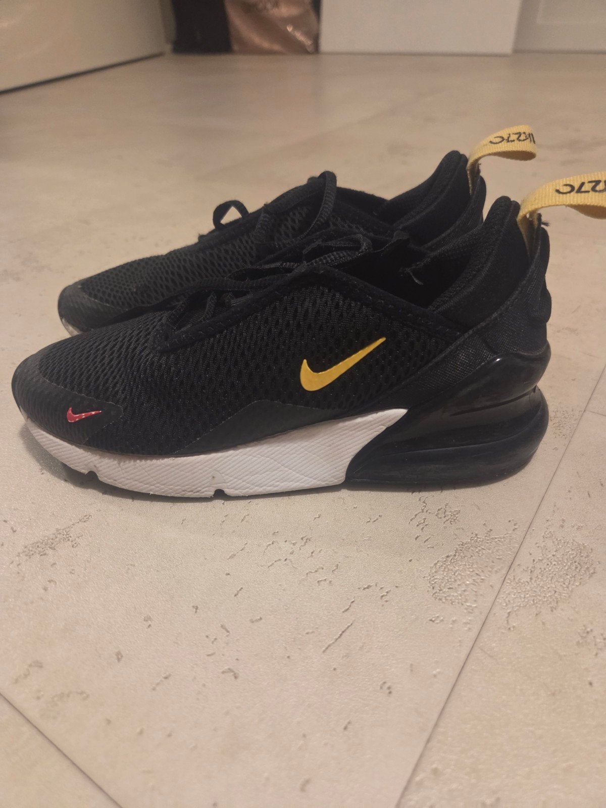 Nike Air Max 270 Kids - Maat 32 - Zo goed als nieuw, Ophalen of Verzenden, Zo goed als nieuw, Nike, Jongen of Meisje