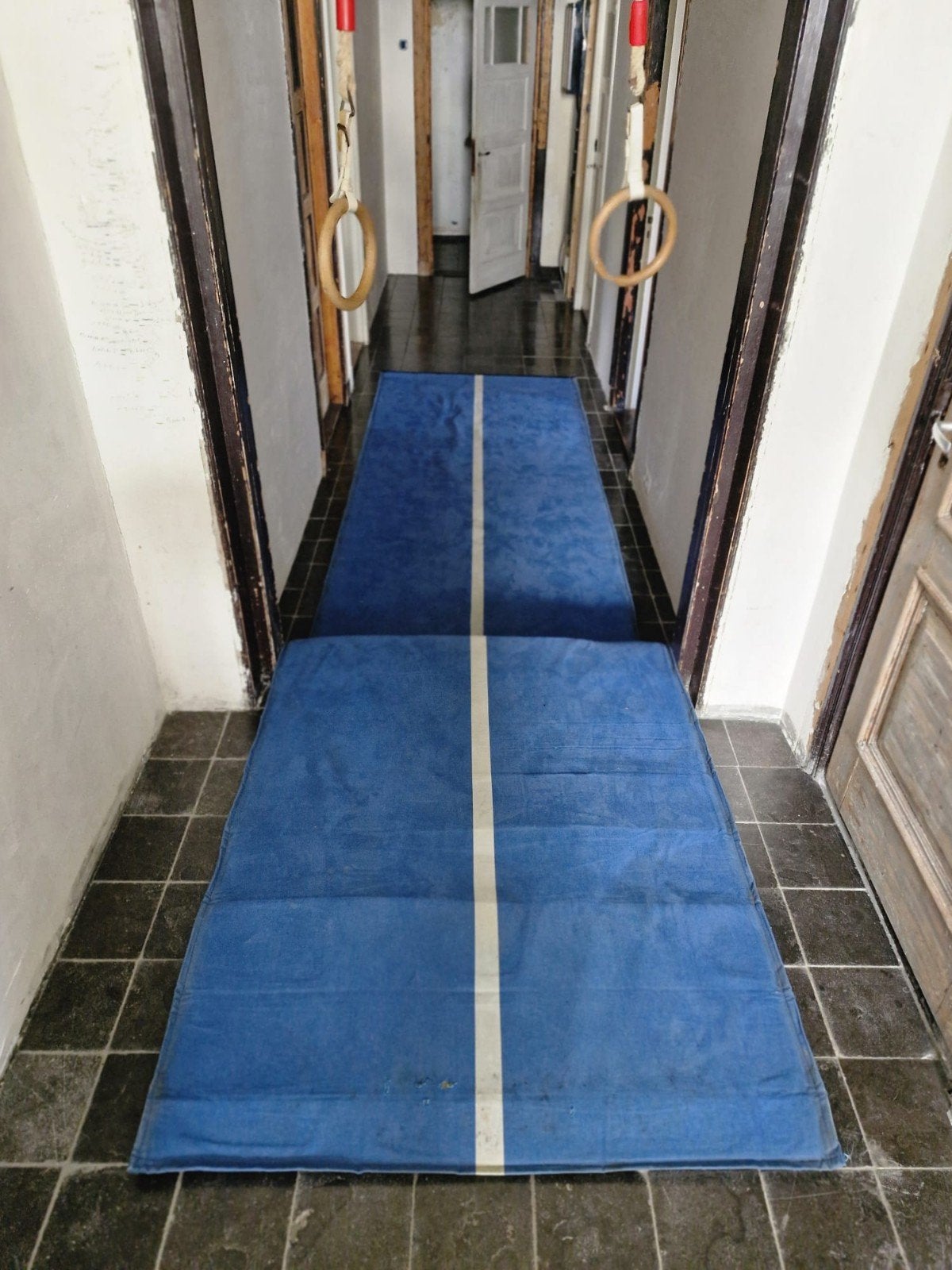 Ouderwetse turnmat - 5 meter lang, Ophalen, Gebruikt, Maat 36 t/m 42, Blauw