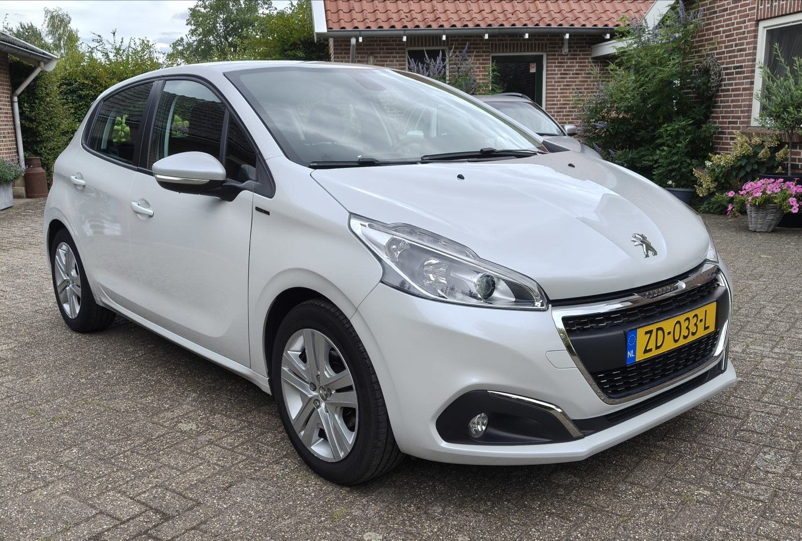 Peugeot 208 1.2 Puretech 83pk 2019 wit, Auto's, Voorwielaandrijving, 83 pk, 40 €/maand, 1199 cc