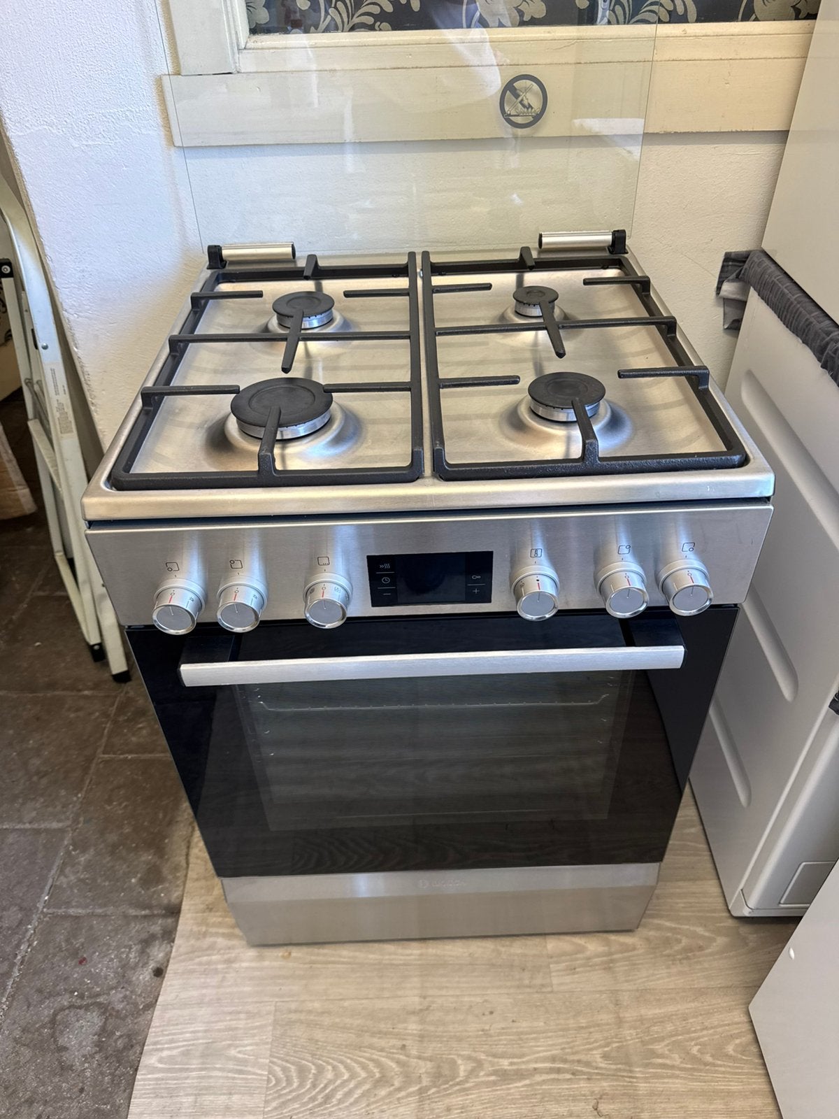 Bosch | RVS Gasfornuis | Schoon | Werkt Goed | Incl Gasslang, Ophalen, Gebruikt, Minder dan 85 cm, 4 kookzones