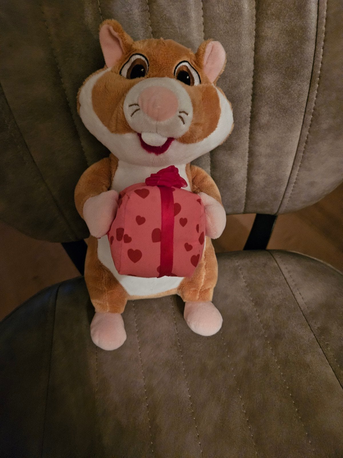 Hamster Knuffel met Cadeautje, Liefdeshamster, Hamster, Ophalen of Verzenden, Zo goed als nieuw, Middelgroot (20 tot 80 cm)