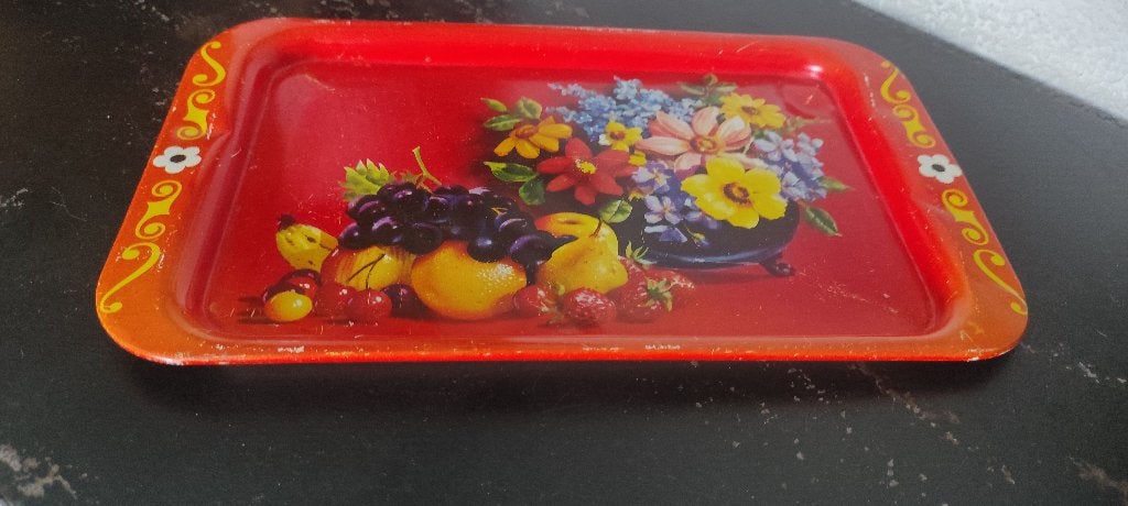 Vintage dienblad metaal rood bloemen fruit, Ophalen of Verzenden, Gebruikt, Rechthoekig, Metaal
