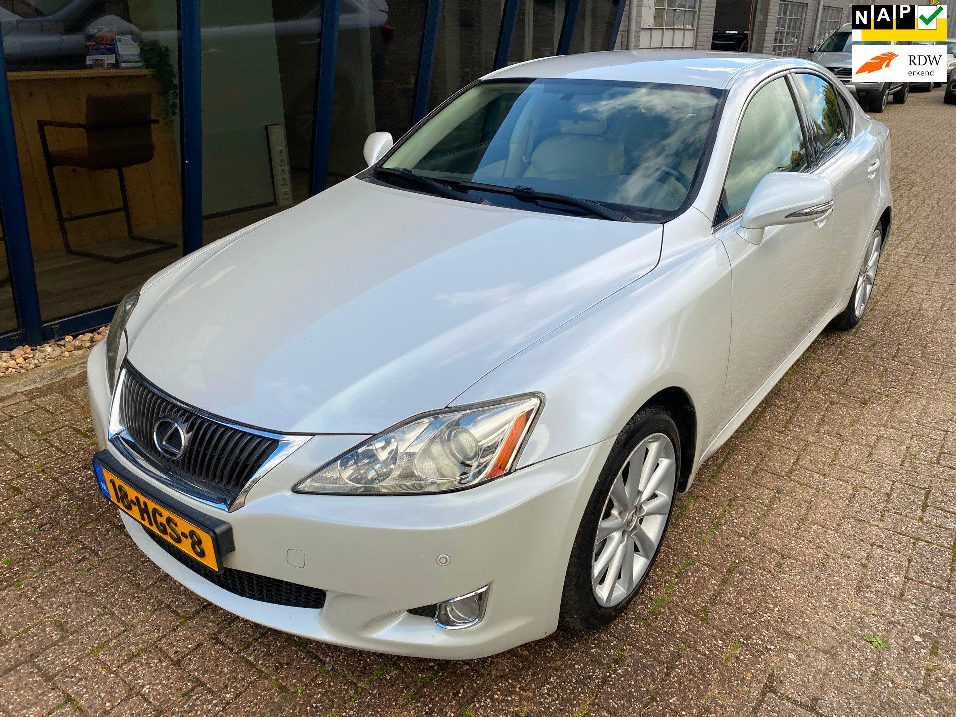 Lexus IS 250 Business LEER / NAVI / CAMERA, Auto's, Achterwielaandrijving, Gebruikt, Beige, 1535 kg