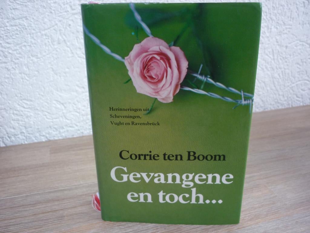 Corrie ten Boom - Gevangene en toch..., Boeken, Ophalen of Verzenden, Gelezen, Christendom | Protestants