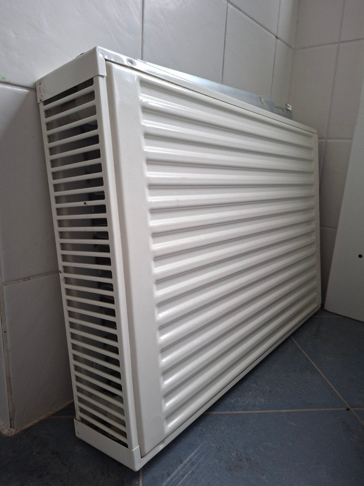 Gebruikte radiator - Compact en efficiënt, Doe-het-zelf en Verbouw, Verwarming en Radiatoren, Ophalen, 30 tot 80 cm, Gebruikt