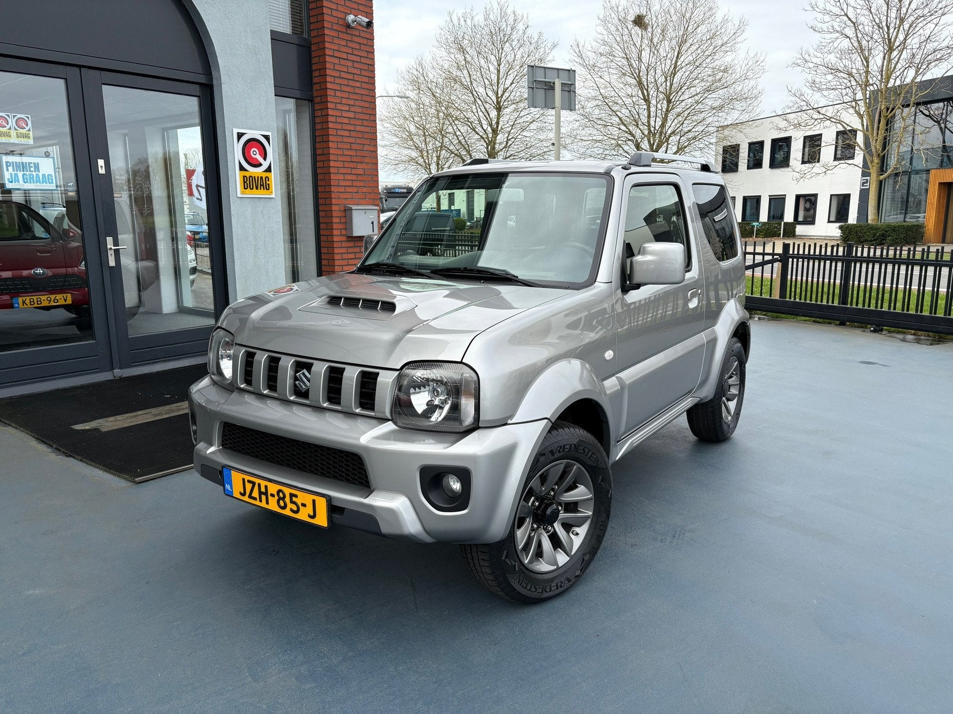 Suzuki JIMNY 1.3 Exclusive CARPLAY LMV LEDER, Auto's, Stoelverwarming, Gebruikt, Euro 6, 4 stoelen