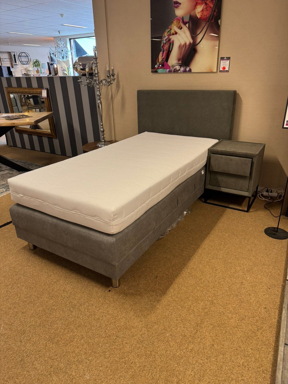 Boxspring 100x200 Elektrisch €499,- Direct/Leverbaar, Ophalen, 100 cm, Eenpersoons, #Boxspring#Grijs#100#Stof#Bedden#1-Persoons#Elektrisch