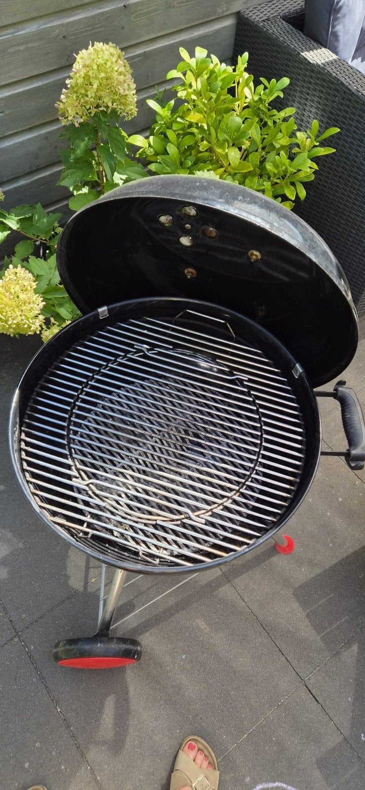 Weber Kettle plus met hoes en gietijzeren pan (weber), Ophalen, Gebruikt