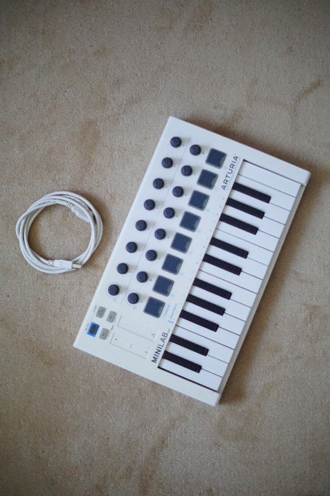Arturia Minilab MIDI-controller - Zo goed als nieuw, Muziek en Instrumenten, Midi-apparatuur, Ophalen of Verzenden, Zo goed als nieuw