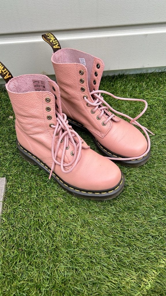 Dr Martens maat 37 zo goed als nieuw, Kleding | Dames, Schoenen, Lage of Enkellaarzen, Ophalen of Verzenden, Roze, Dr. Martens