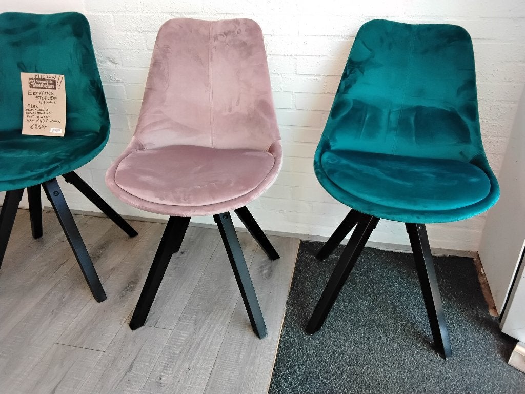 Nieuwe voorraad stoelen/fauteuils banken.Second Life Wolvega, Ophalen, Zo goed als nieuw, Leer, Vijf, Zes of meer stoelen