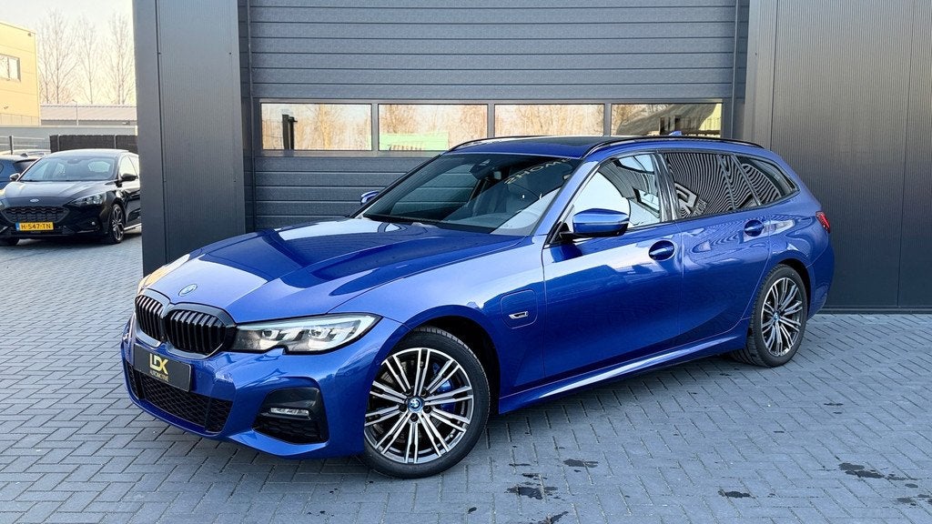 BMW 3-serie Touring 330e Business Edition Plus M Sport|Pano|, Automaat, Achterwielaandrijving, Gebruikt, Euro 6