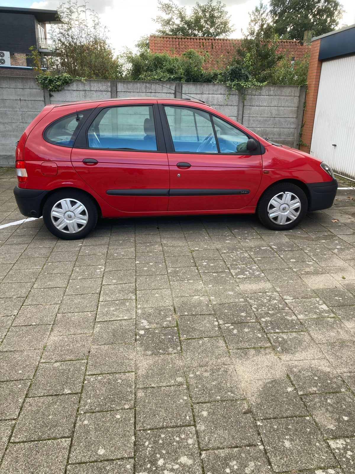Renault Scénic 1.4 16V RN Euro 2000 2001 Rood, Voorwielaandrijving, Particulier, 655 kg, 1300 kg