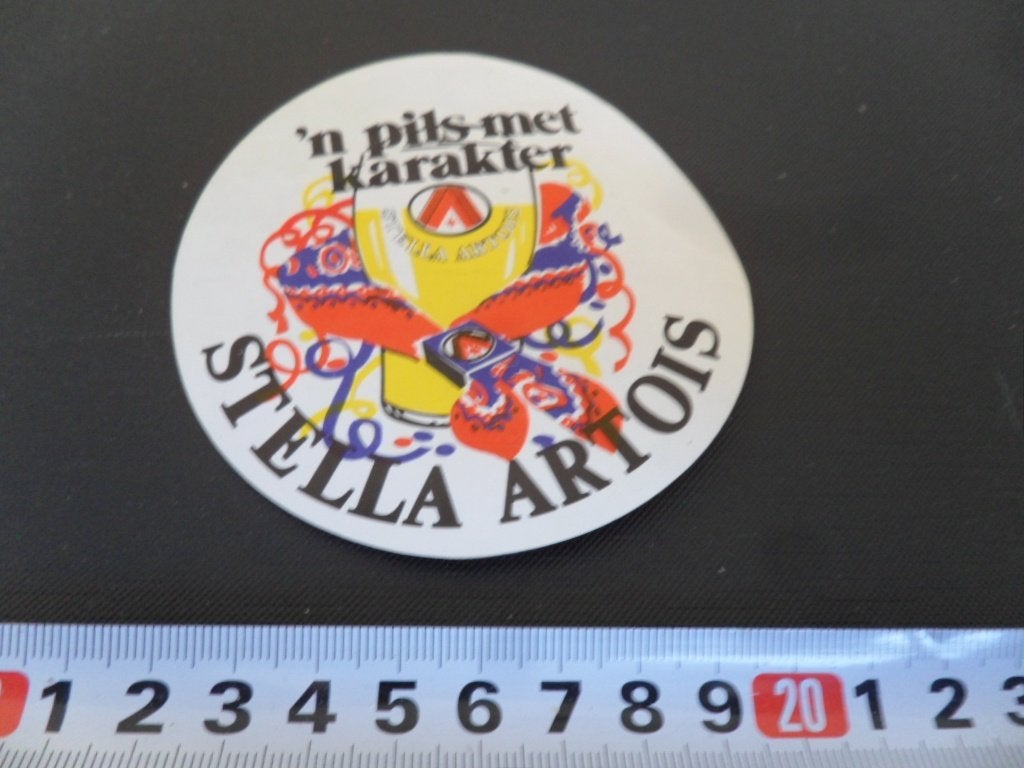 sticker STELLA ARTOIS 'n pils met karakter  bier  Dommelen, Verzamelen, Ophalen, Zo goed als nieuw