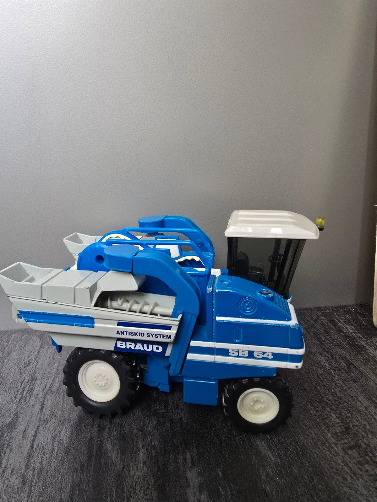 Siku 3458 Braud SB 64 druivenplukker op schaal 1:32., Hobby en Vrije tijd, Modelauto's | 1:32, Ophalen of Verzenden, Gebruikt