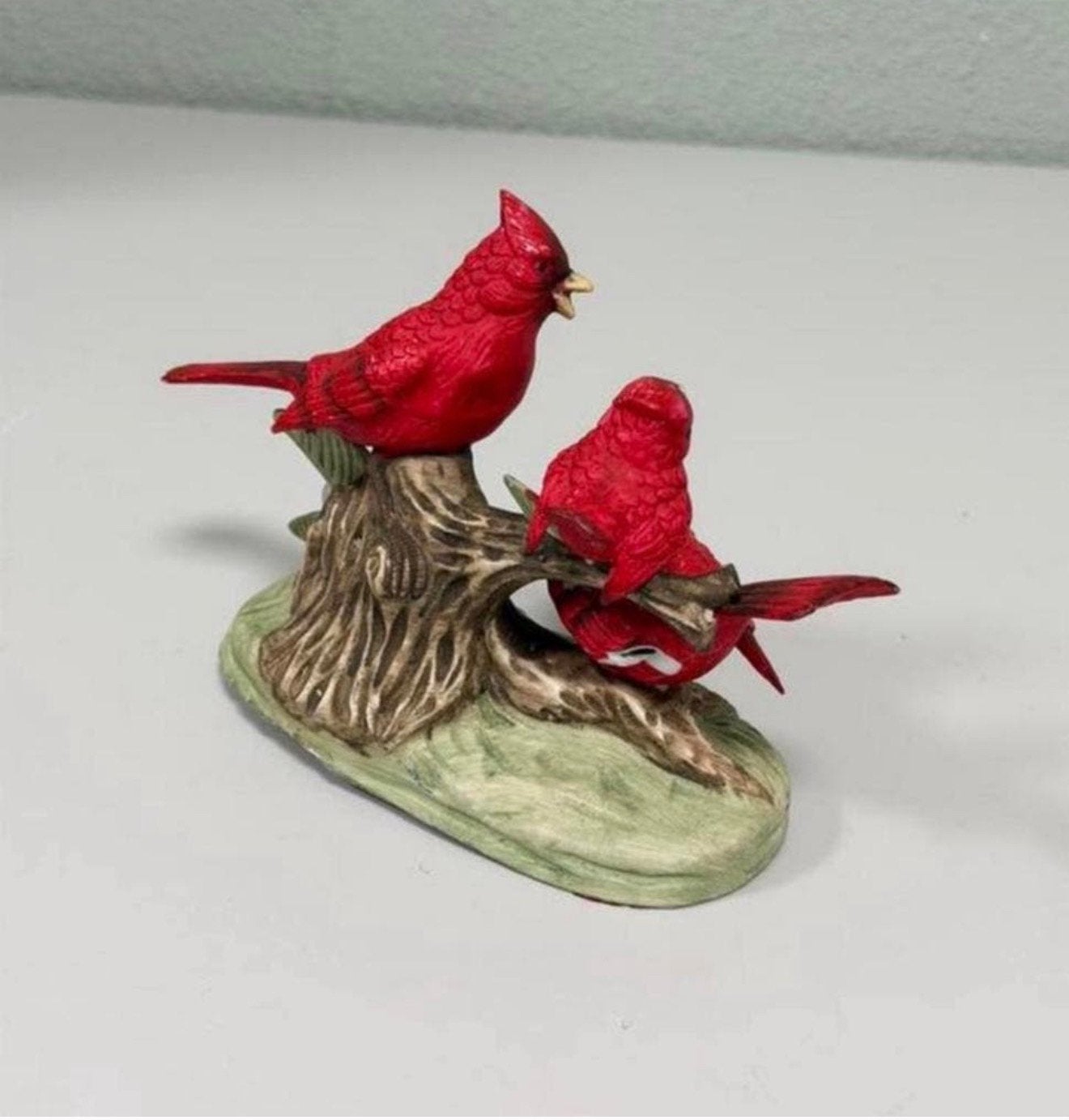 Vintage beeldje – Drie rode kardinaalvogels op tak – 18 cm, Ophalen of Verzenden, Zo goed als nieuw, Dier