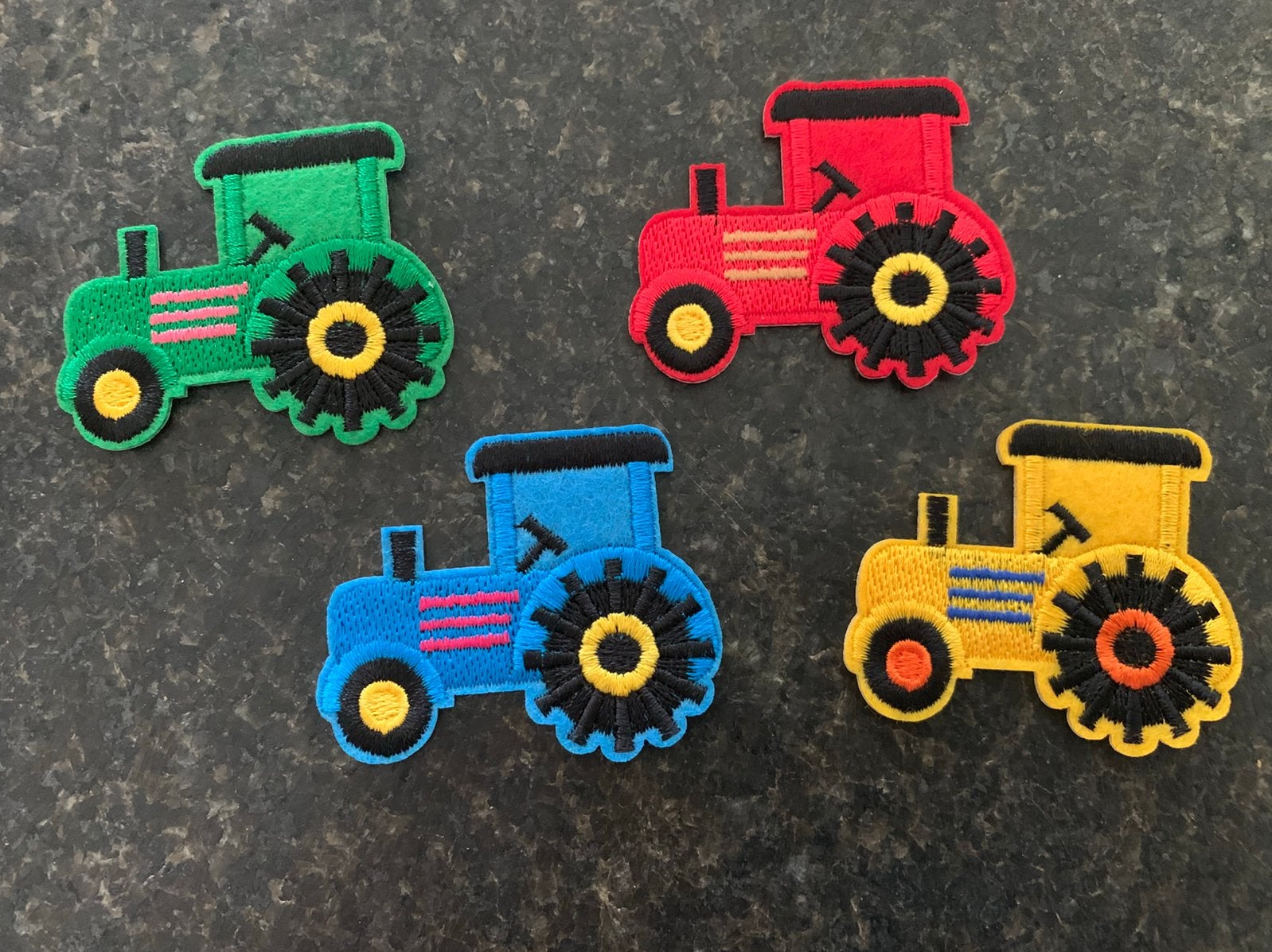 4x strijkembleem Tractor - ook leuk op Juichjack Jumbo, Hobby en Vrije tijd, Kledingapplicaties en Hotfix, Nieuw, Ophalen of Verzenden