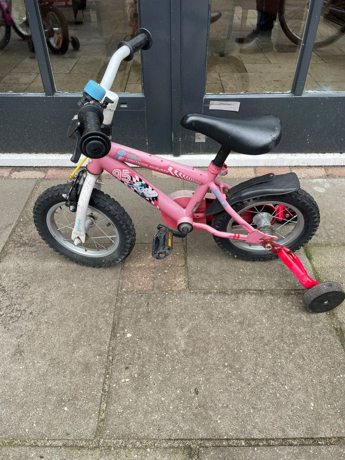 Rode kinderfiets met zijwieltjes 12.5 inch - Cars thema, Fietsen en Brommers, Ophalen, Terugtraprem, Zijwieltjes, Onbekend