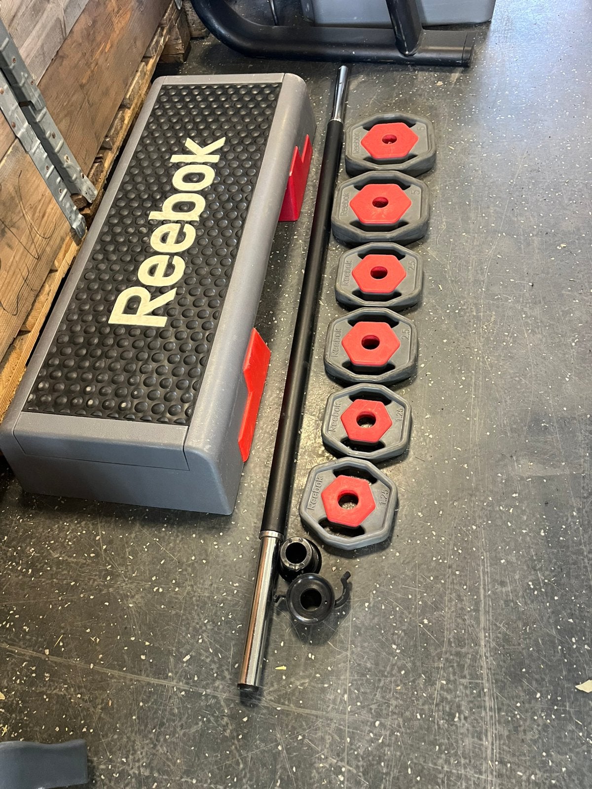 Reebok  rep 20 kg bodypump set met step grijs rood, Sport en Fitness, Gebruikt, Ophalen of Verzenden, Reebok, Step