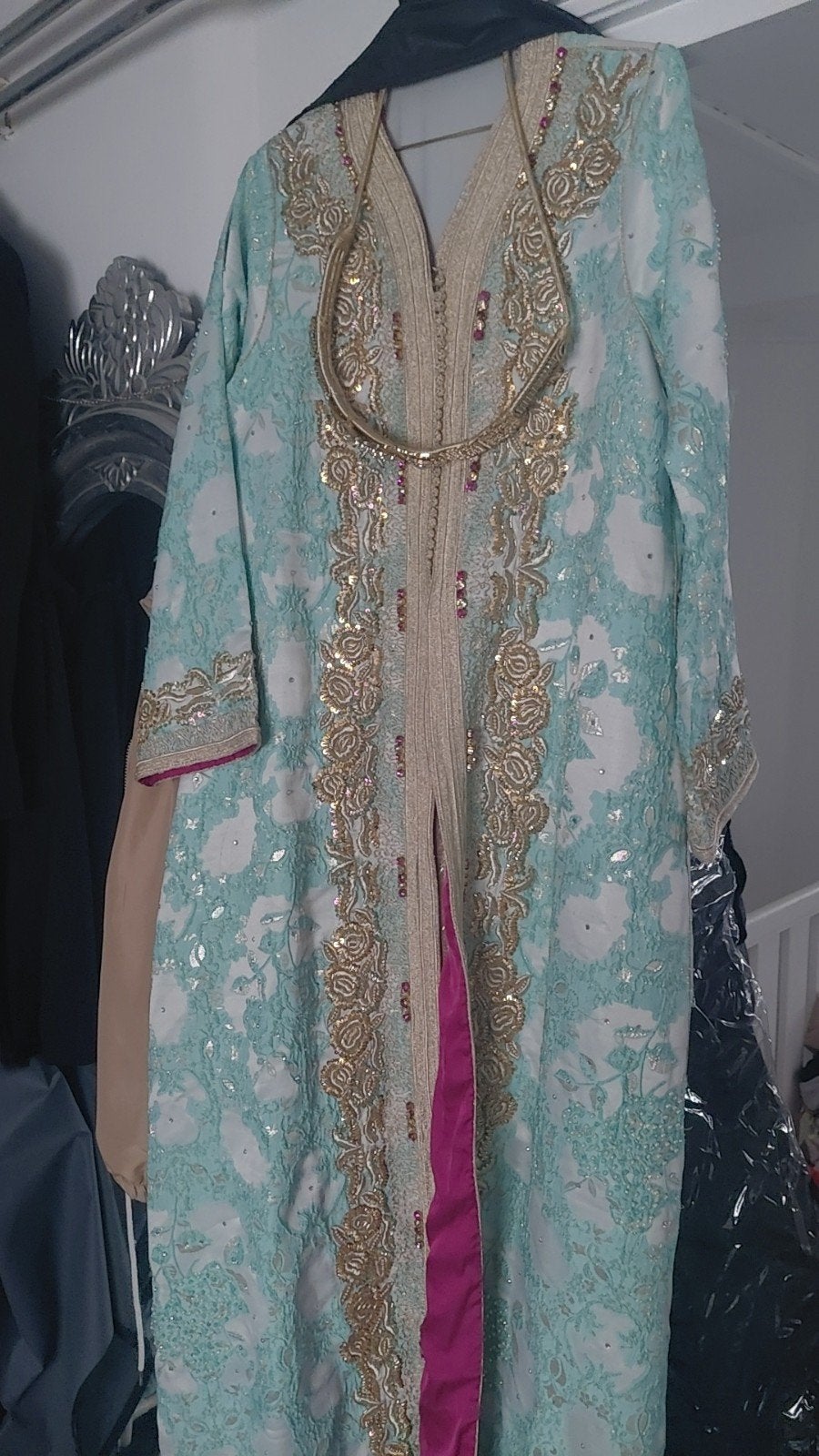 Prachtige Kaftan/Galajurk - Lichtblauw met Goud Borduurwerk, Galajurk, Blauw, Zo goed als nieuw, Ophalen