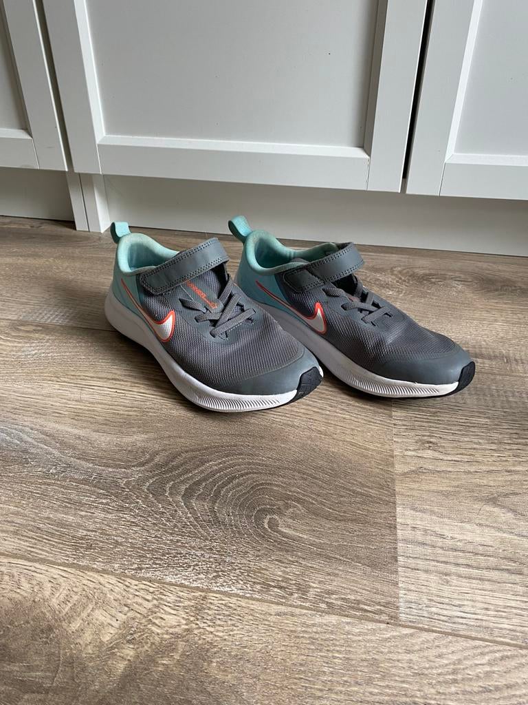 Sneaker Nike maat 35, Ophalen, Zo goed als nieuw, Hardloopschoenen, Nike