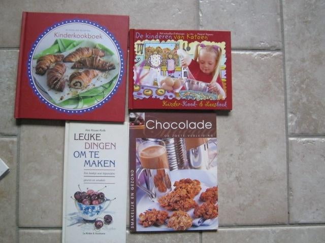 2 x Kinder kookboek /Chocolade / Leuke dingen  4683, Boeken, Kookboeken, Verzenden, Zo goed als nieuw, Nederland en België