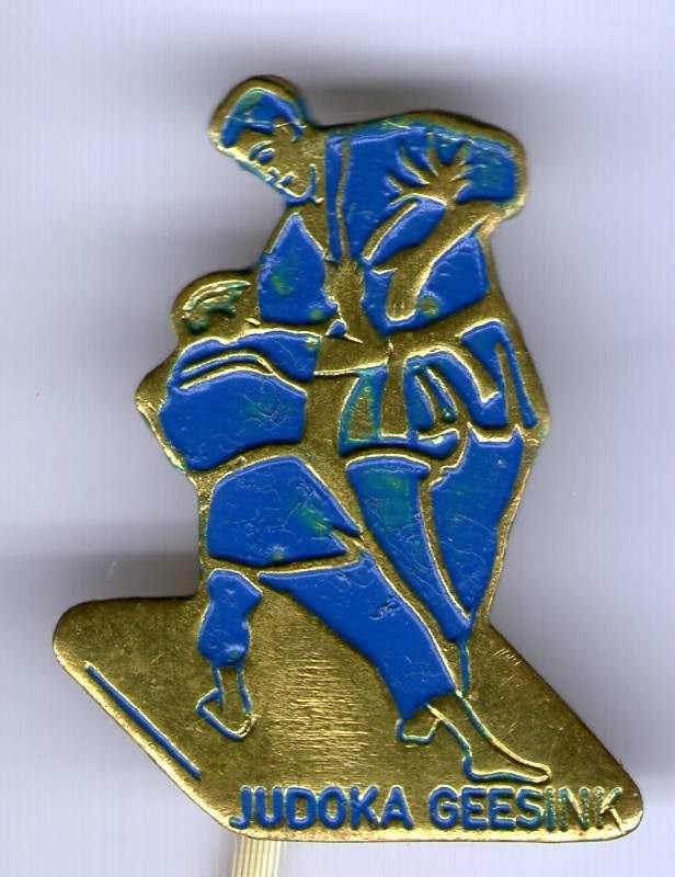 Judoka Geesink blauw op koper sport speldje ( R_022), Verzenden, Nieuw, Sport, Speldje of Pin